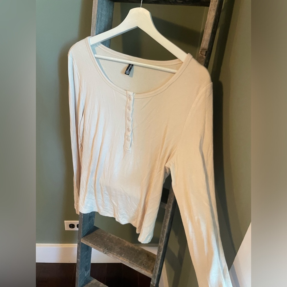 Pretty Garden Button Front Ribbed Tee - Picture 6 of 7